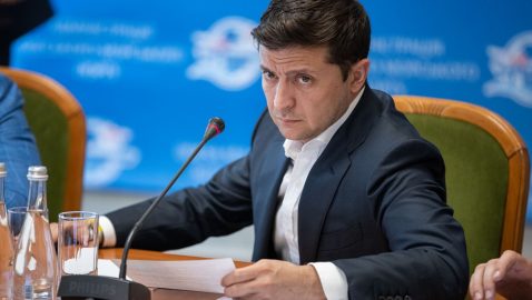 Зеленский объявил выговор двум замам Богдана