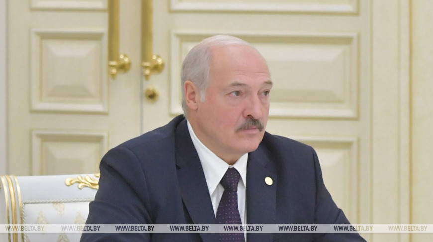 Лукашенко призвал не допустить свержения Зеленского