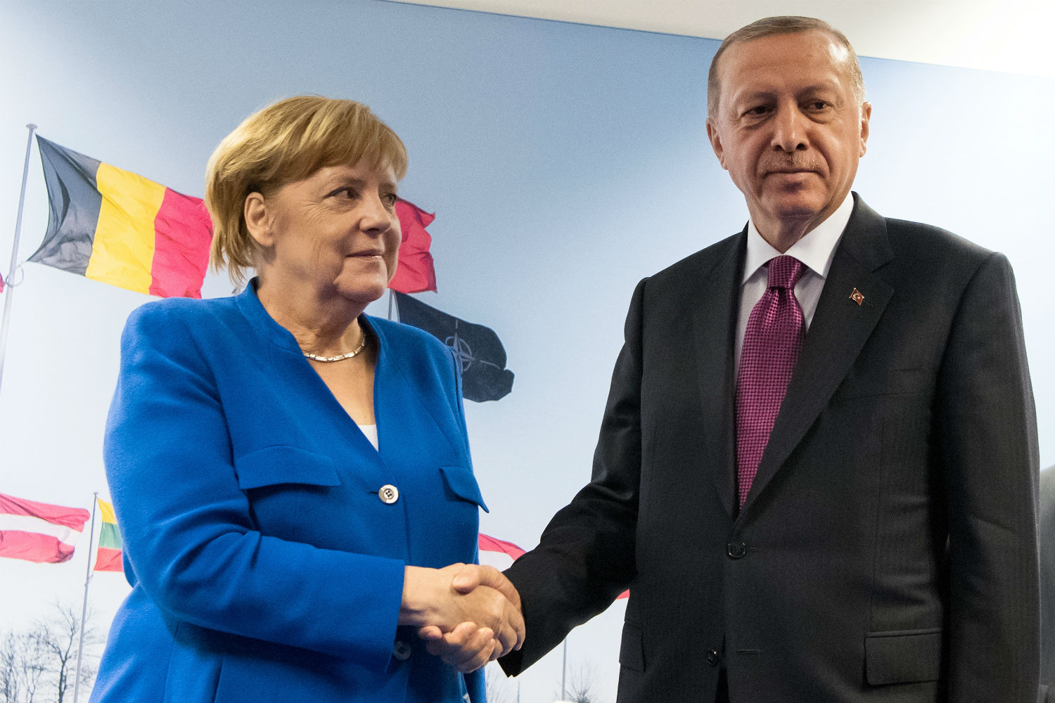 Меркель призвала Турцию прекратить операцию в Сирии