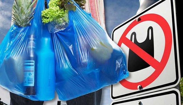 Кабмин собирается запретить пластиковые пакеты