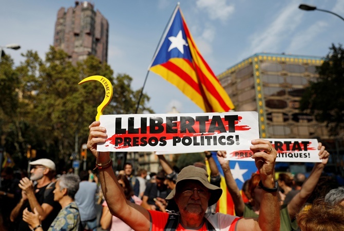 Протесты в Каталонии: украинцам рекомендуют не ехать в Барселону