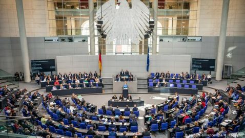 Парламент Германии отклонил предложения об отмене санкций против РФ