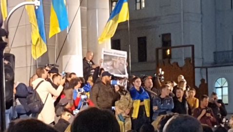 «Нет капитуляции!»: на Майдане скандируют «Путин – х**ло!» (видео)