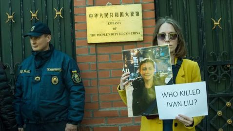 Возле посольства Китая требовали наказать виновных в суициде школьника из Украины