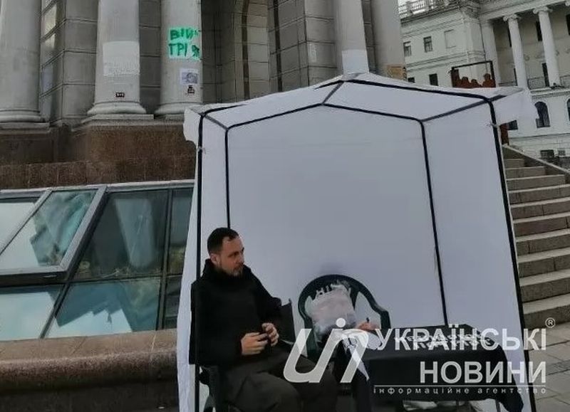 На Майдане установили палатку