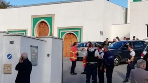 Стрельба у мечети во Франции, есть раненые