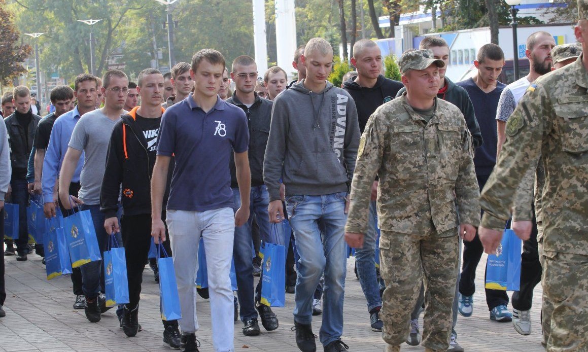 В Украине могут вернуть призыв на срочную службу с 18 лет