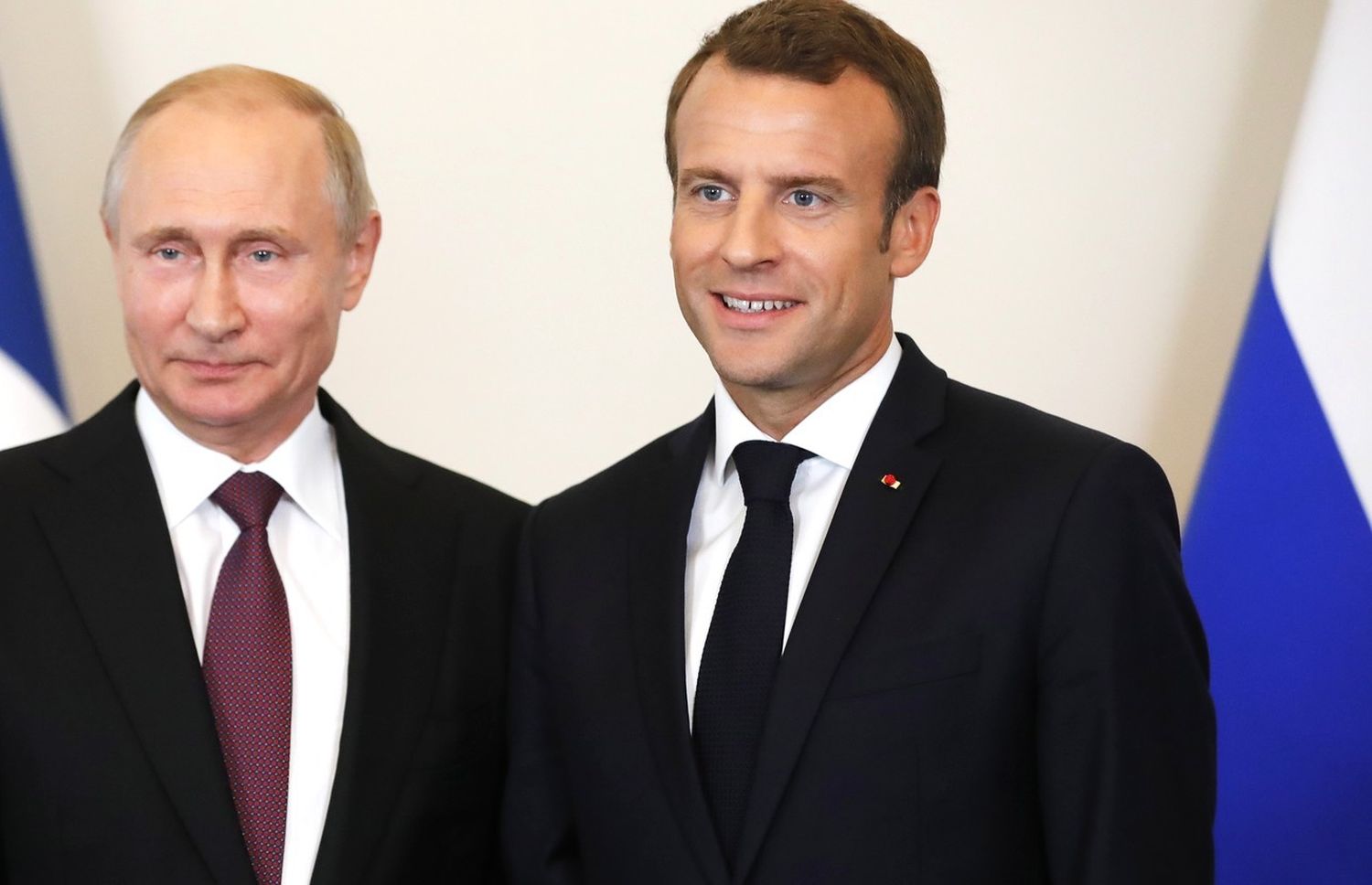 Путин обсудил с Макроном возможность проведения нормандского саммита