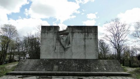 В Эстонии осквернили мемориал советским воинам