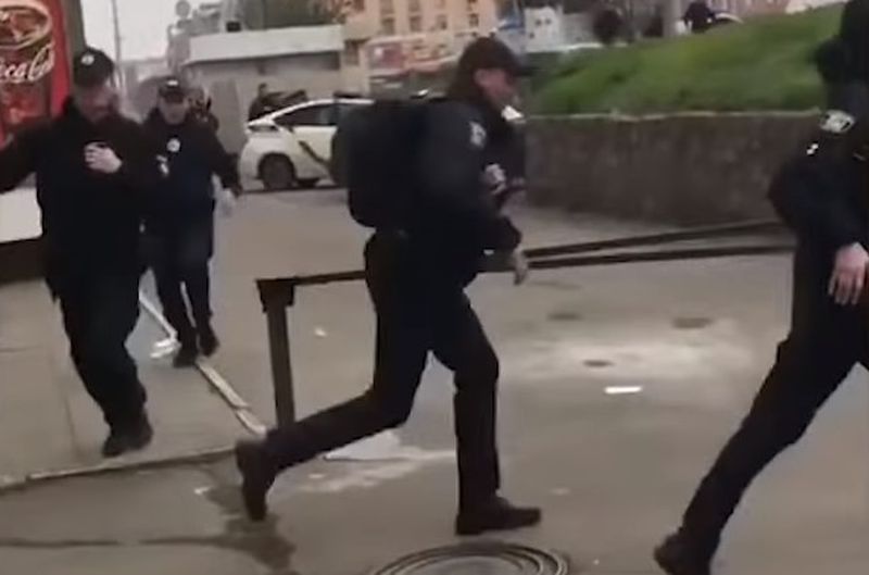 Погибший возле харьковского вокзала пытался бросить гранату в патрульных