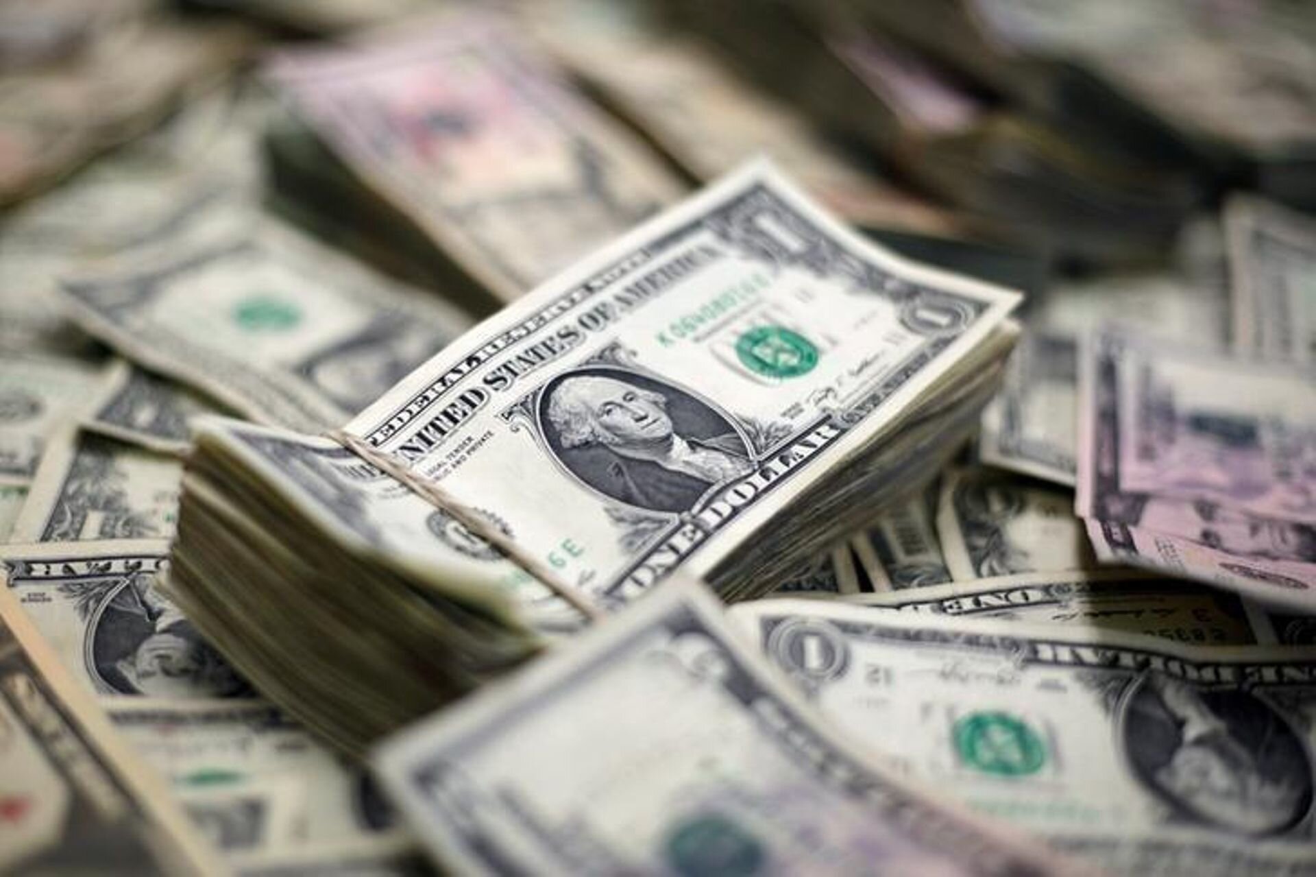 Кабмин утвердил средний курс доллара на 2020 год