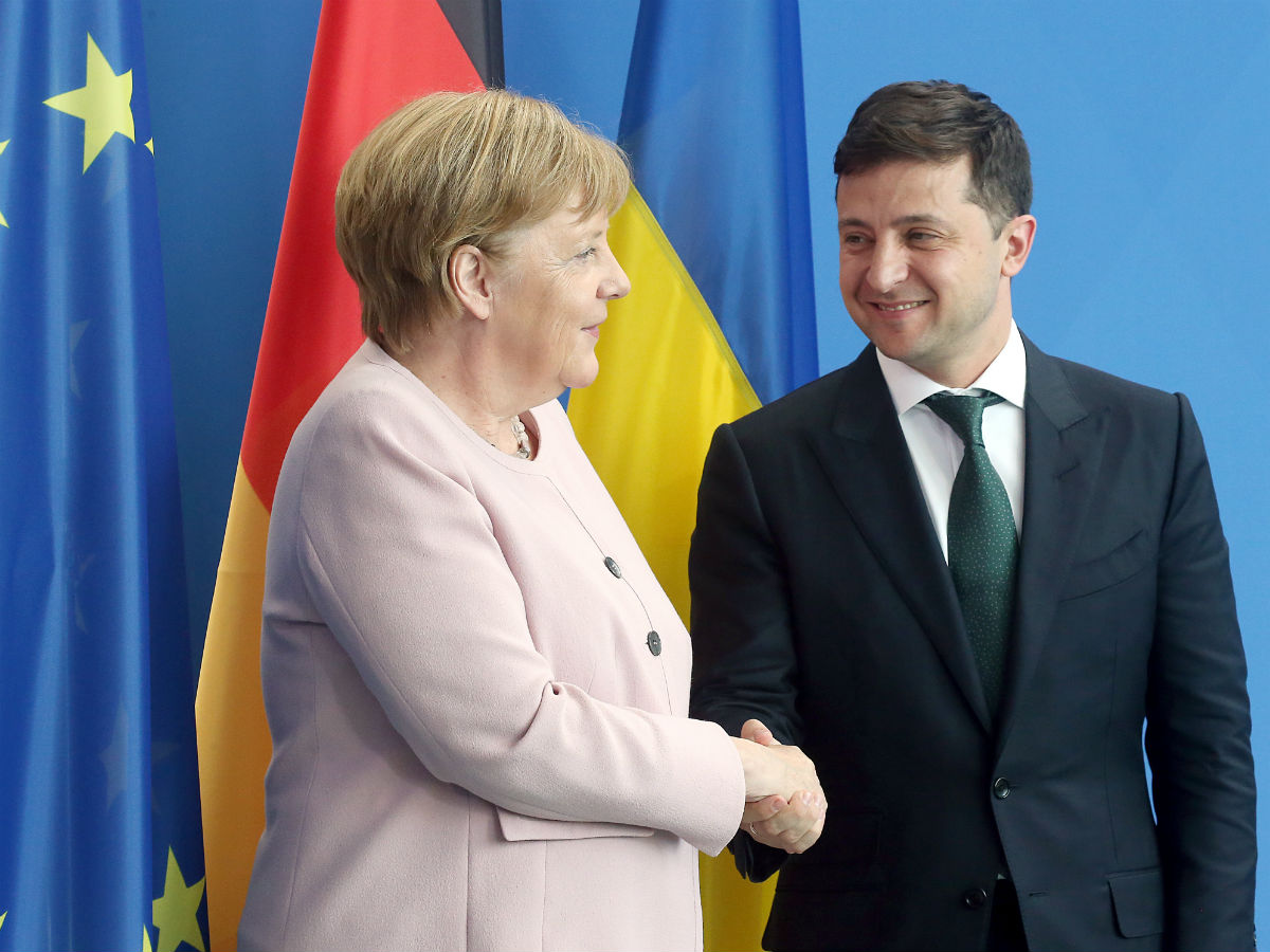 Зеленский и Меркель обсудили разведение сил на Донбассе