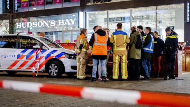 В Гааге мужчина с ножом напал на прохожих, есть раненые