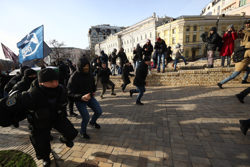 В Киеве произошла потасовка на Транс-марше, есть задержанные (фото) - 6 - изображение