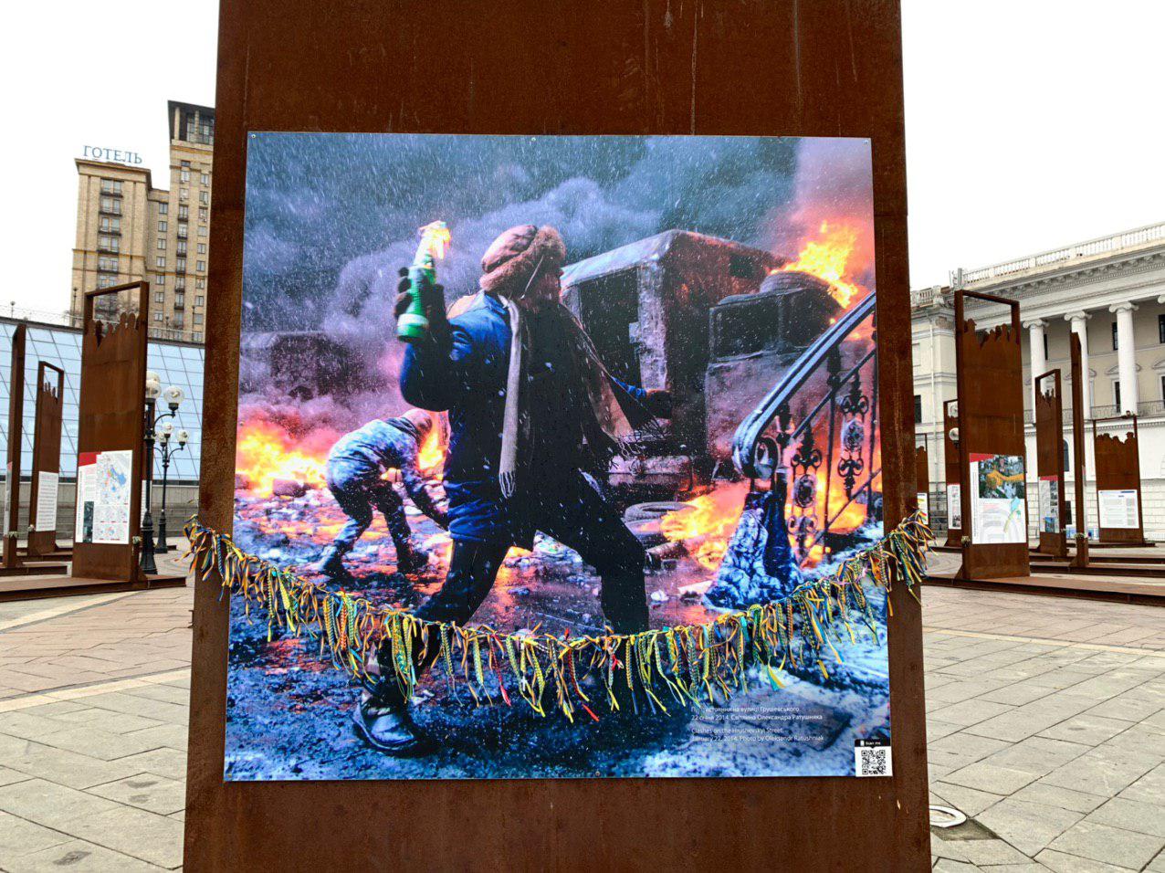 На Майдане готовят сцену к вечернему вече (фото) - 3 - изображение