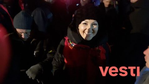 На вече в Киеве радикалы напали на журналиста