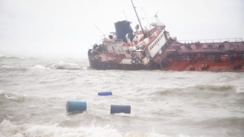 Крушение танкера. У берегов Одессы экипаж судна отказался от эвакуации