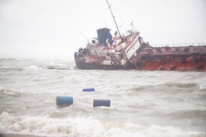 Крушение танкера. У берегов Одессы экипаж судна отказался от эвакуации