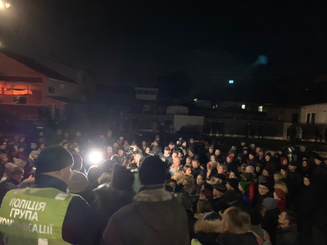 В Прилуках пикетируют полицию из-за смертей двух подростков