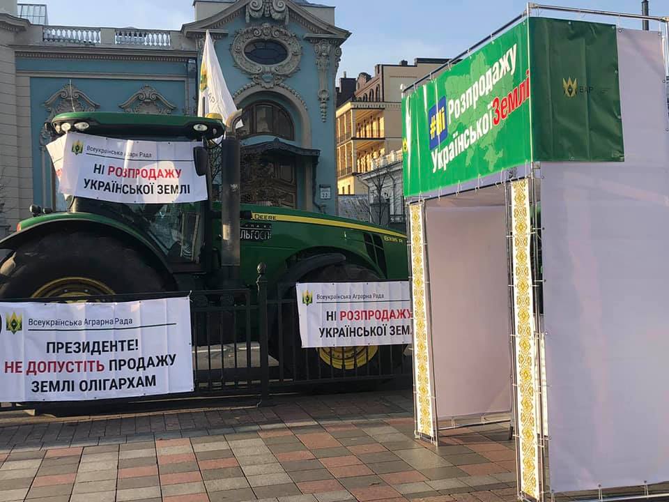 Советник премьера об акции аграриев: все равно, что митинг против тарифов на «Мерседесах»