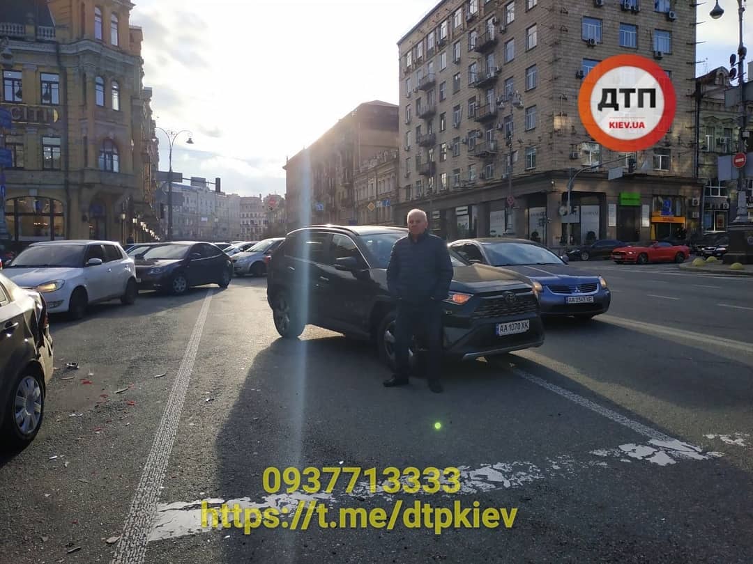 В центре Киева столкнулись 12 авто из-за погони полиции за пьяным – СМИ - 7 - изображение