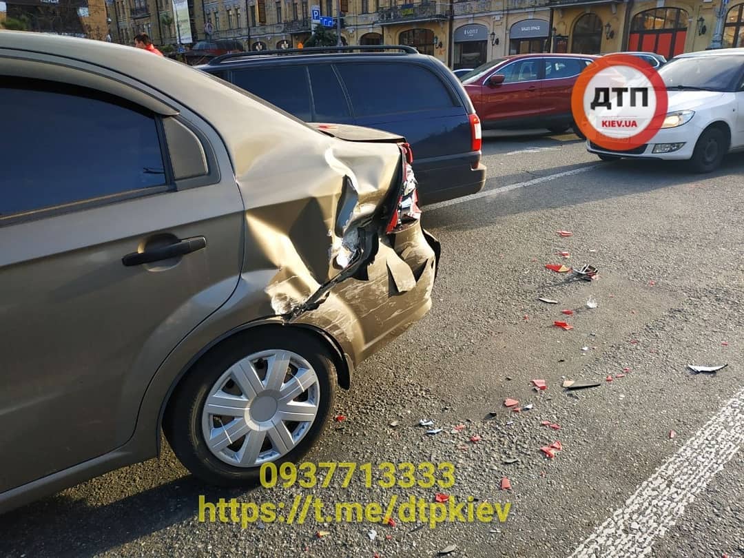 В центре Киева столкнулись 12 авто из-за погони полиции за пьяным – СМИ