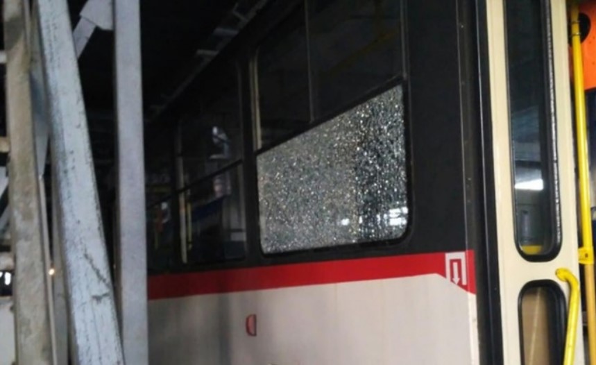 В Киеве стреляли по скоростному трамваю