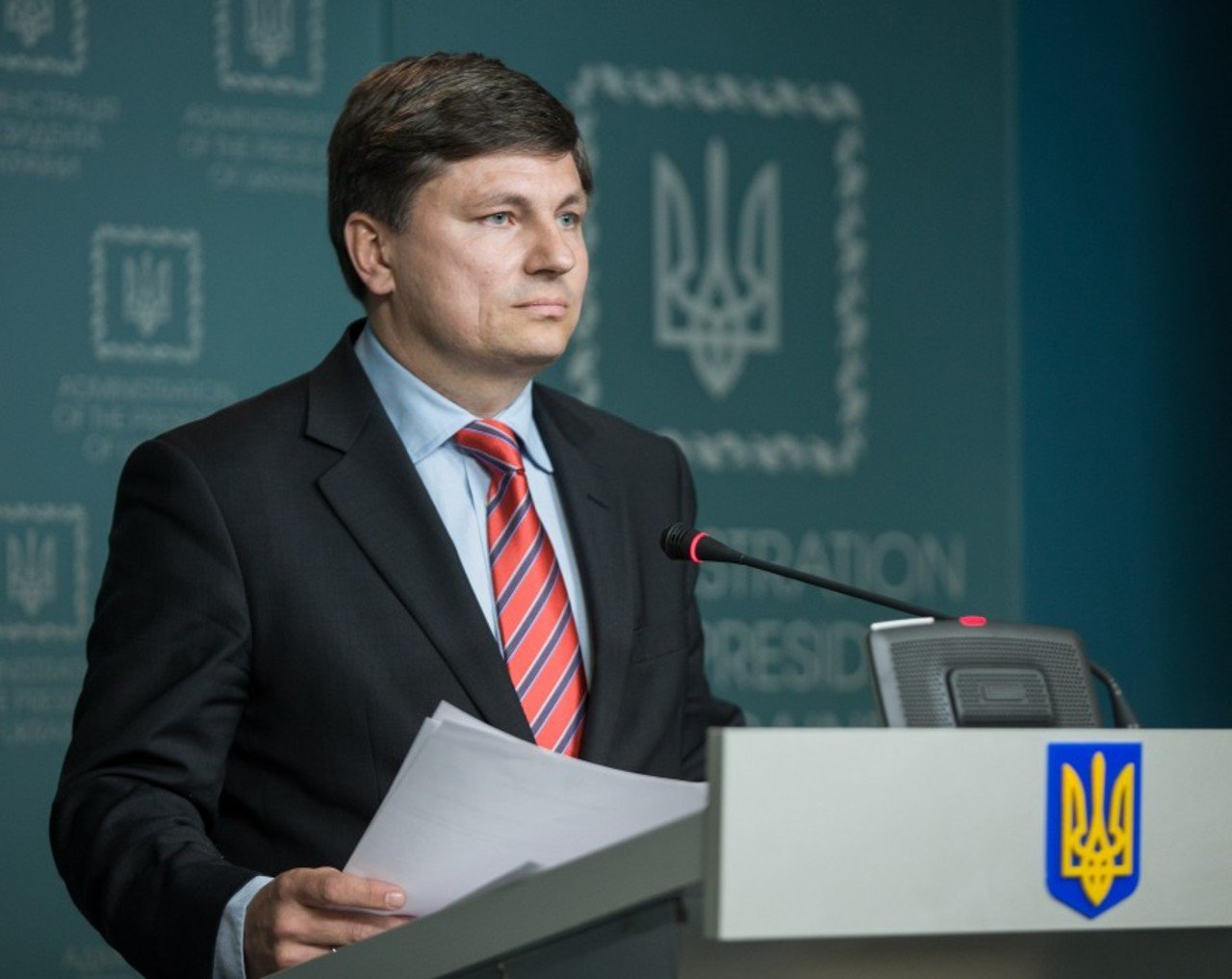 Герасимов: помощник Зеленского считает, что войну устроил Порошенко