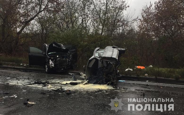 В Киеве машину разорвало при ДТП