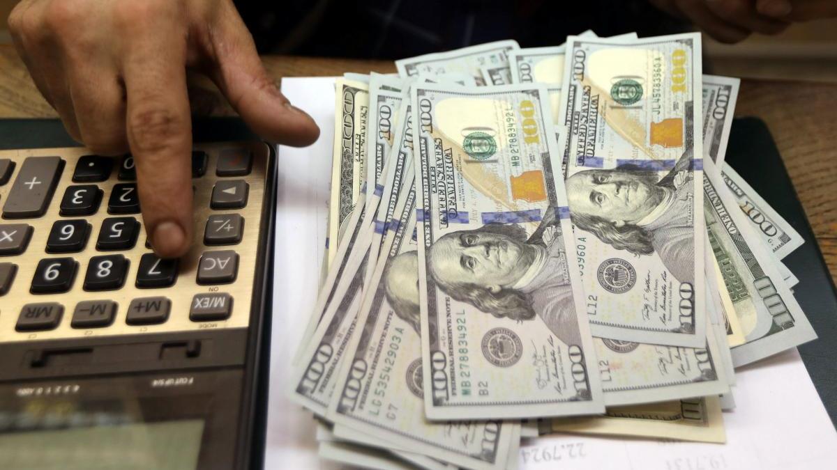 Доллар впервые за 4 года упал ниже 24 грн на межбанке