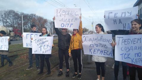 В Харькове Зеленского встретили у завода митингом против Кернеса