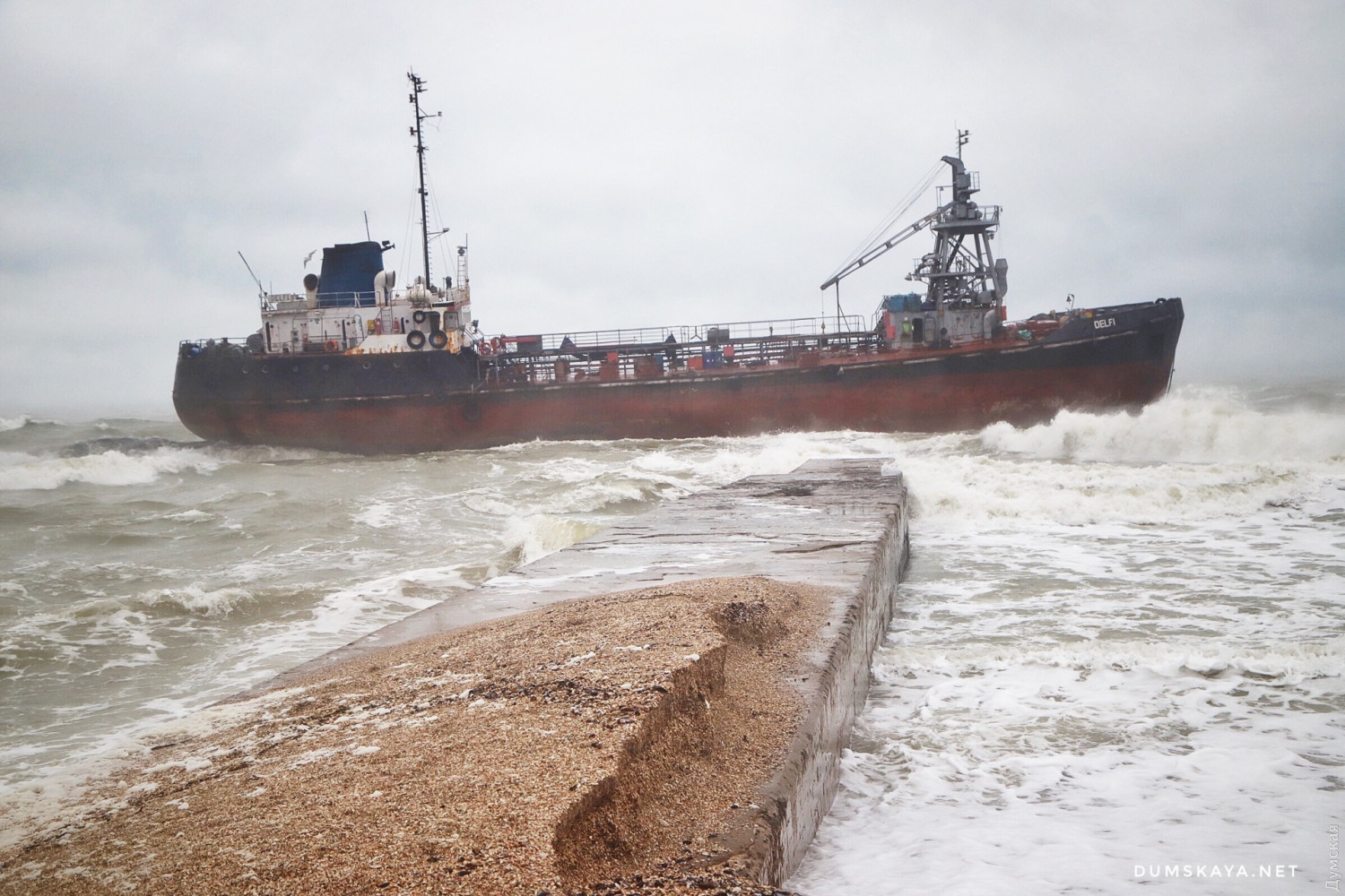 В Одесском заливе танкер сорвало с якоря