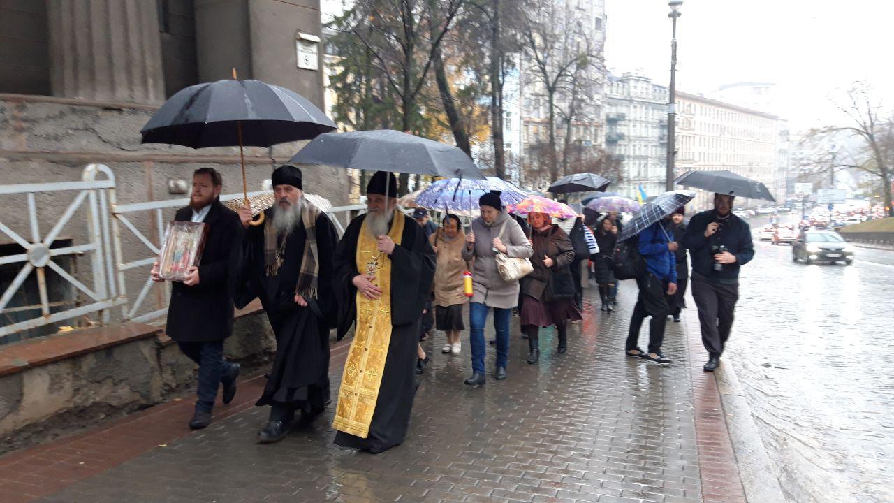 Сторонники УПЦ КП прошли крестным ходом против ликвидации церкви - 2 - изображение