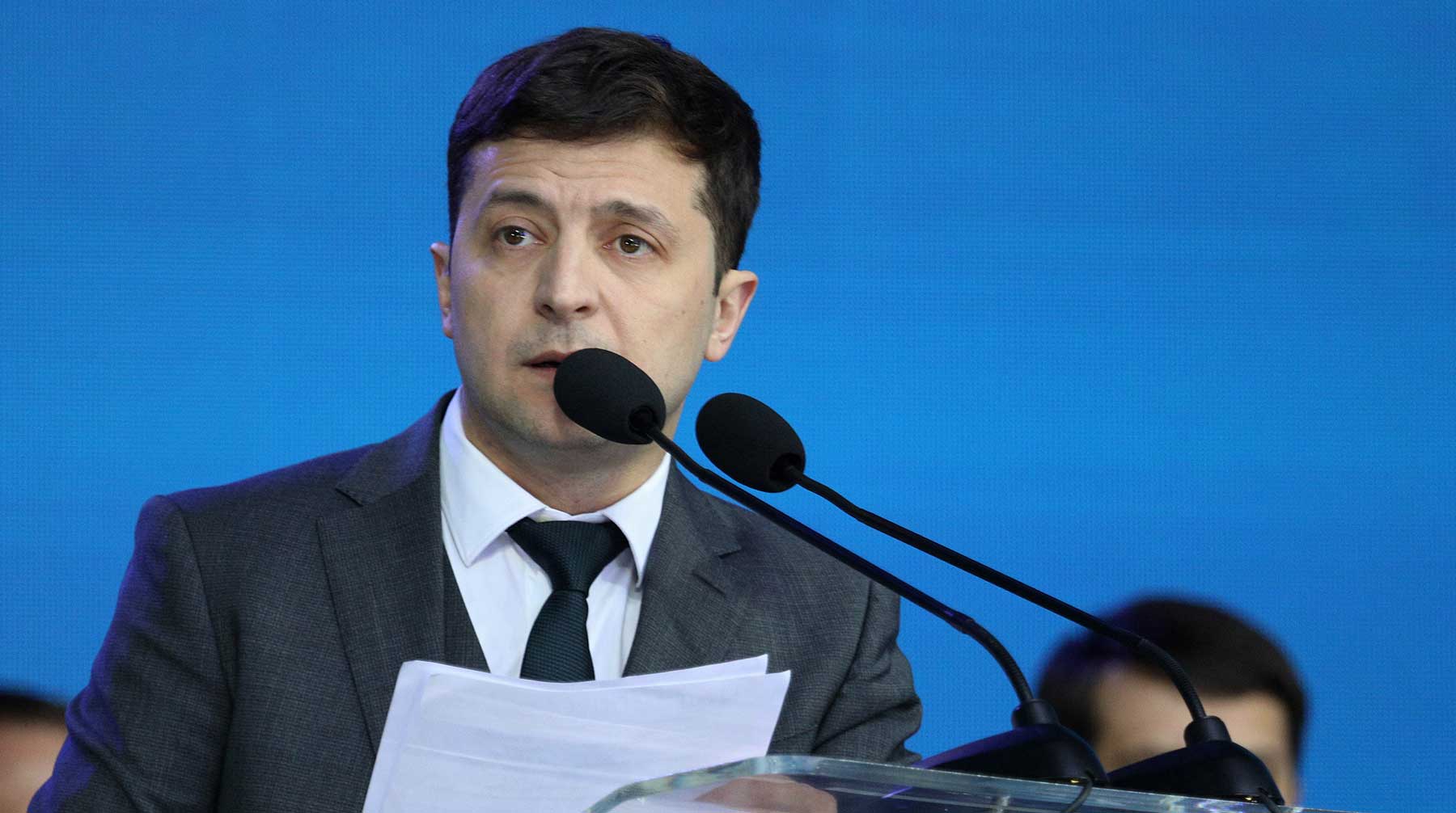 Суд повторно рассмотрит иск о запрете говорить не по-украински для Зеленского