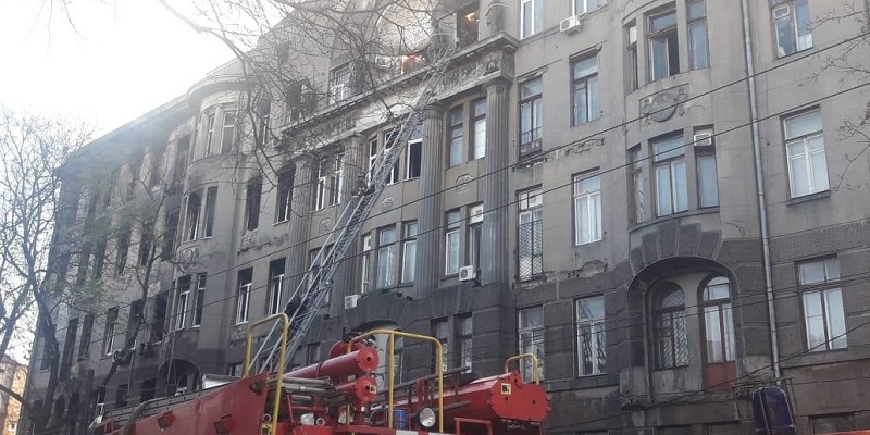 Из-за пожара в колледже Одессы госпитализировали больше 20 человек