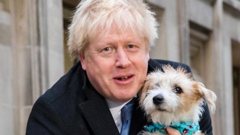 Джонсон пришел на выборы с собакой