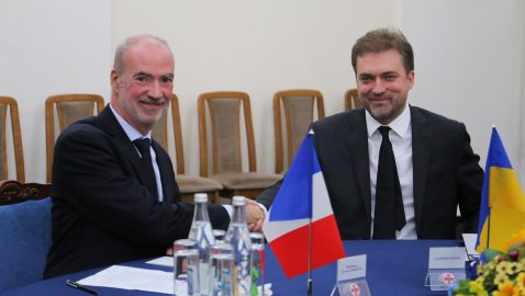 Посол Франции в Украине поддержал изменение Минских соглашений
