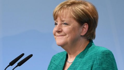 Меркель рада, что Украина и Россия договорились о транзите