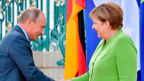 Путин и Меркель обсудили транзит газа после обмена пленными