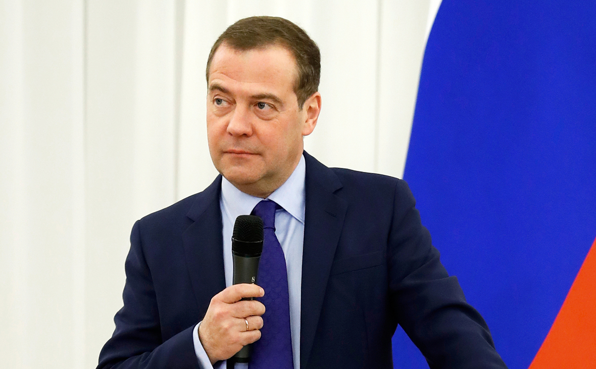 Медведев прокомментировал подписание нового транзитного контракта
