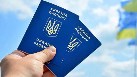 Зеленский хочет упростить получение гражданства для АТОшников и сбежавших из России