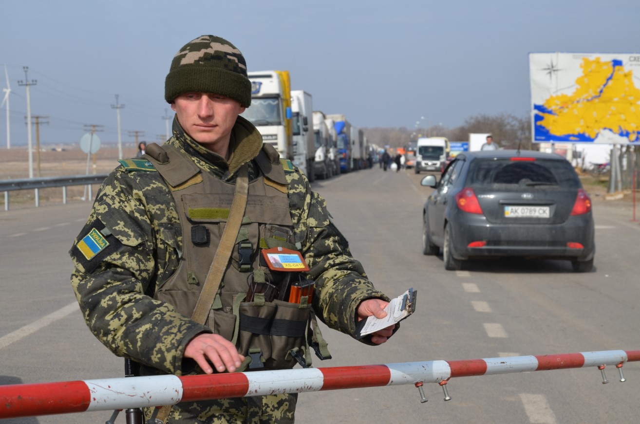 Подросткам упростили въезд и выезд в Крым