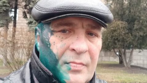 В Харькове националисты облили журналиста зеленкой