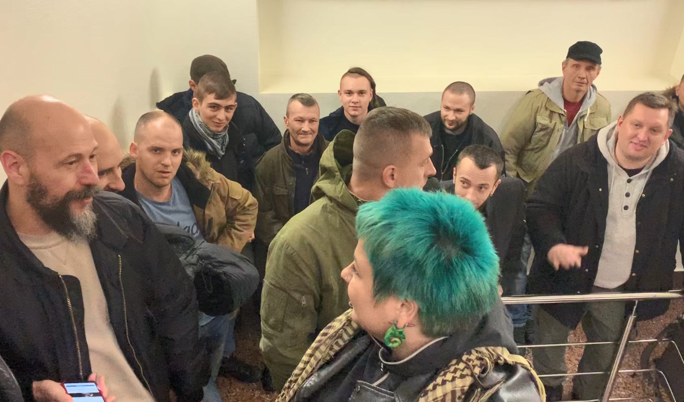 В Апелляционном суде стоят в очереди в поддержку Антоненко