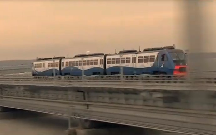 Путин проехал на поезде по Крымскому мосту - 4 - изображение