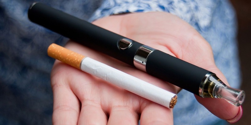 Кабмин приравняет электронные сигареты к обычным