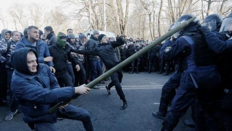 Полиция готовит подозрения из-за столкновений у Верховной Рады