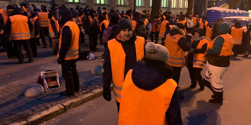 Возле НБУ митинговали «оранжевые жилеты»
