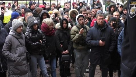 Убийство в новогоднюю ночь в Каховке на глазах у полицейского: МВД ответило протестующим