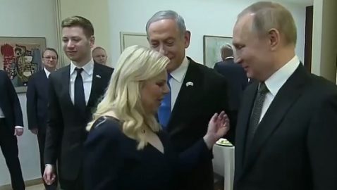 Жена Нетаньяху «заблудилась» перед фотосъемкой с Путиным